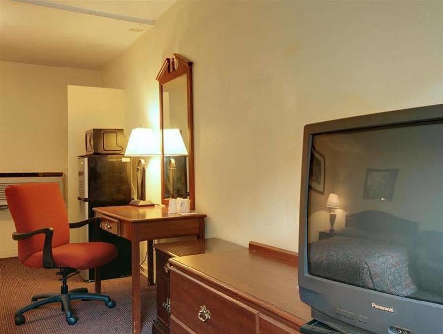 Budget Host Inn Арлінгтон Екстер'єр фото
